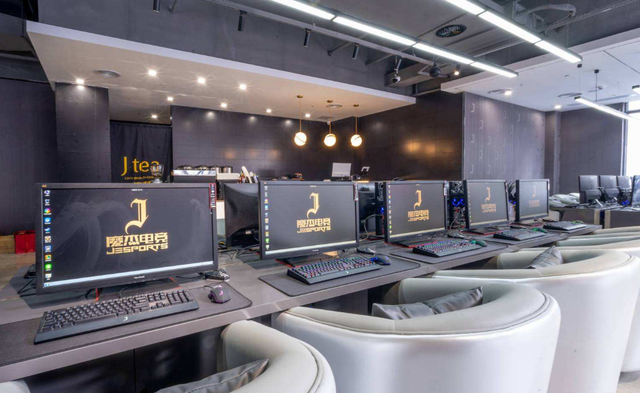 当年周杰伦在深圳砸2000万,打造的“魔杰电竞”网吧,如今怎样?