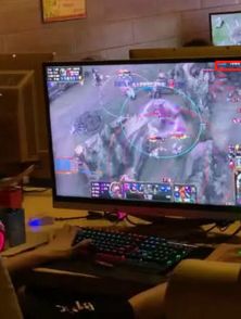 lol玩家网吧开挂, 满图的圆圈看到战绩后, 网友 残疾人不容易