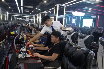 垮了三家 新开一家 电竞时代的网吧行业生死劫!