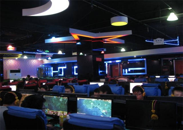 同等配置的电脑,为什么网吧比家里的流畅?网吧老板做出解释!