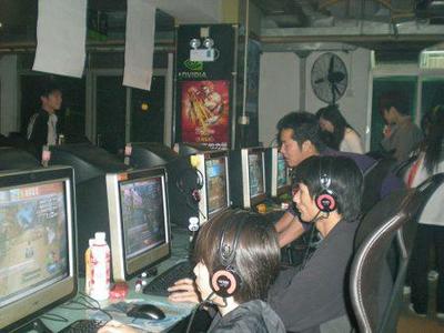 广东QQ飞车周年庆网吧全能赛极速开赛——第三站网吧活动纪实